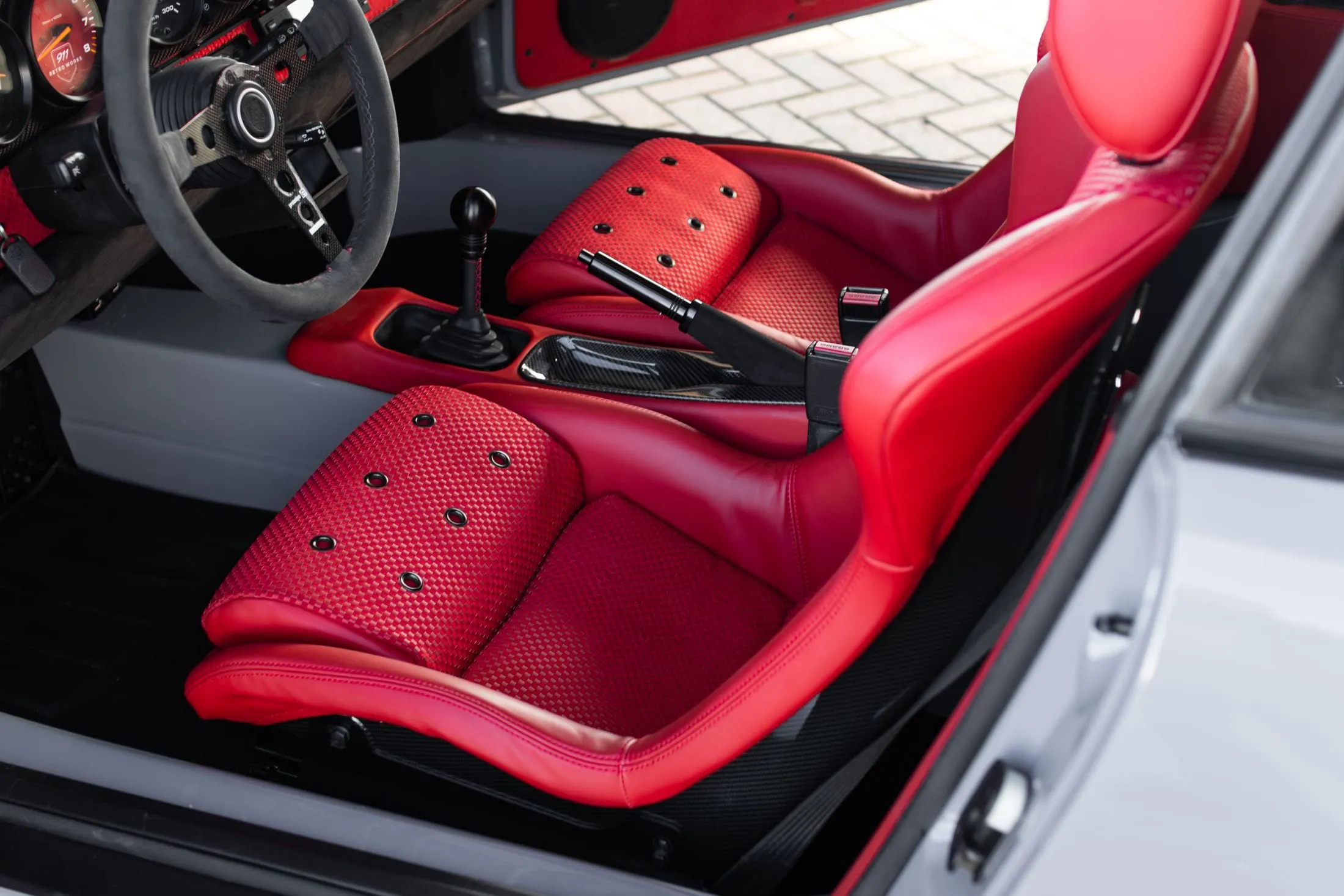 Porsche 911 — Bordado a medida — Porsche 911 Carrera S (2022), foto 3 de 4