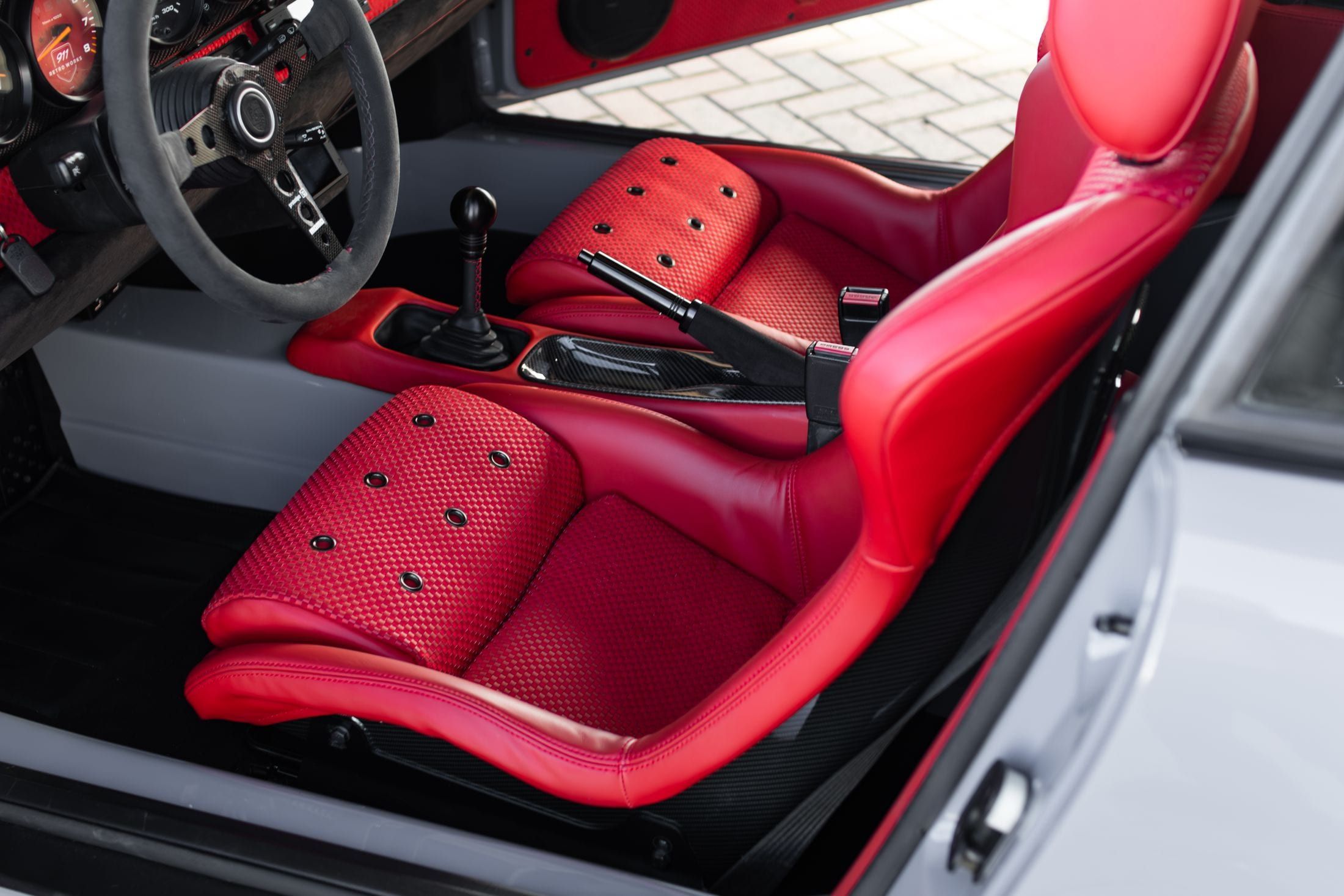Porsche 911 — Bordado a medida — Porsche 911 Carrera S (2022), foto 3 de 4