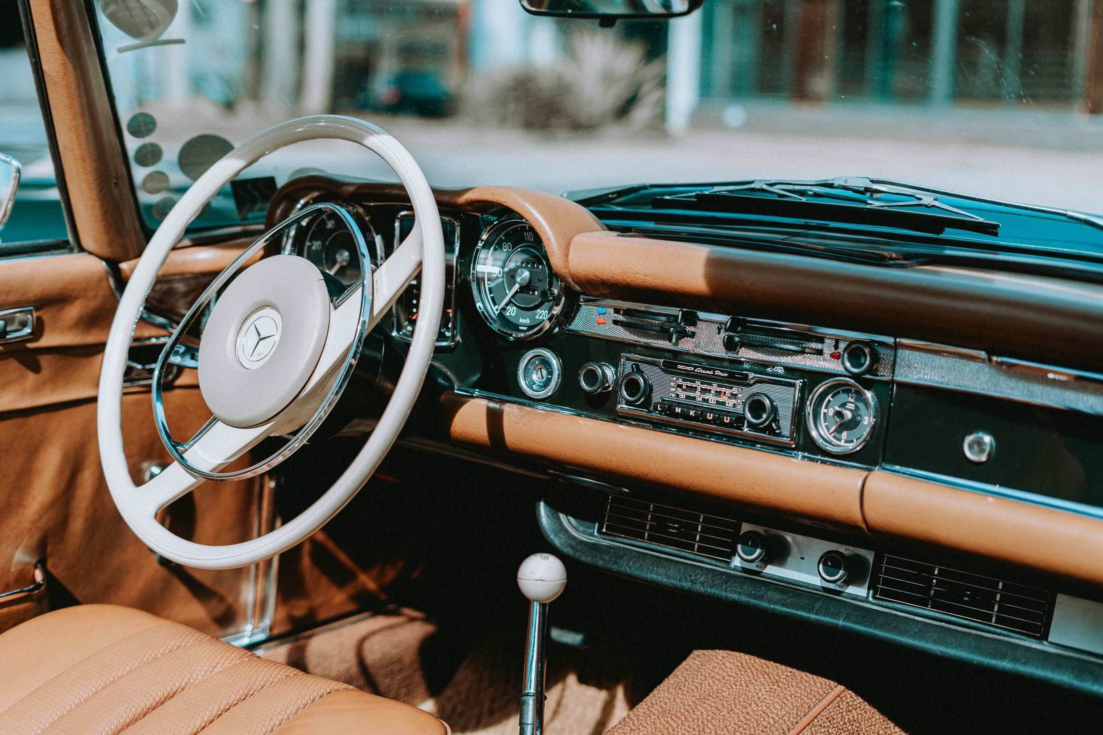 Mercedes 280SL — Cuero crema — Mercedes-Benz 280SL Pagoda (1969)